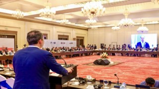 Erbakan Küresel Yuvarlak Masa Konferansı”na katıldı.